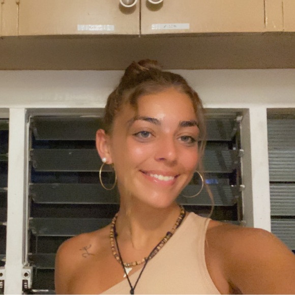 Meet your Posher, Emily - Picture 1 of 1